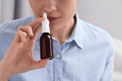 Medicii trag un semnal de alarmă: spray-urile nazale pentru bronzare sunt un trend periculos