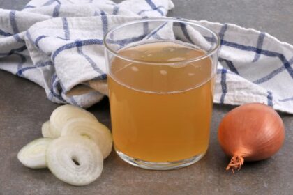 Sucul de ceapă pentru creșterea părului – eficiență, beneficii și cum se folosește corect