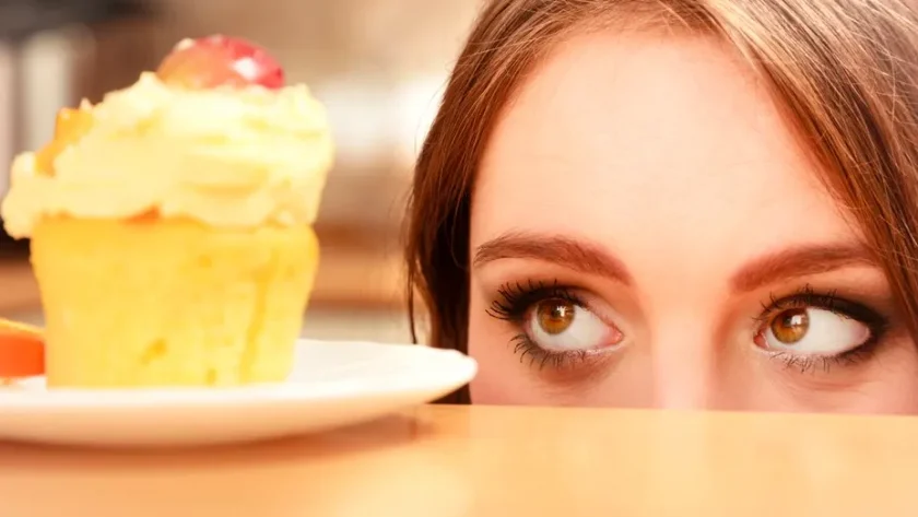 Cum poţi opri pofta alimentară în aproximativ 15 minute – metoda care îţi îmblânzeşte creierul să refuze „gustările nesănătoase”