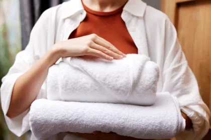 Cum să îți menții prosoapele albe, curate și strălucitoare: trucuri simple pentru acasă