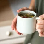 Un „test” de 2 minute cu o cană de cafea care îți poate spune ceva despre starea ta de sănătate