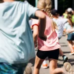 Critică dură la adresa terapiei moderne pentru copii: ce dezvăluie investigația jurnalistei Abigail Shrier