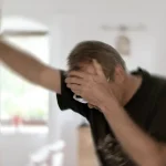 Simptomul care poate semnala o afecțiune gravă a inimii și apare uneori mai întâi la nivelul capului