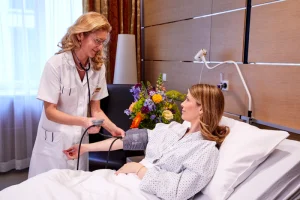 Cum arată, de fapt, tratamentul modern al cancerului: fiecare pacient primește o soluție făcută „pe măsura lui”