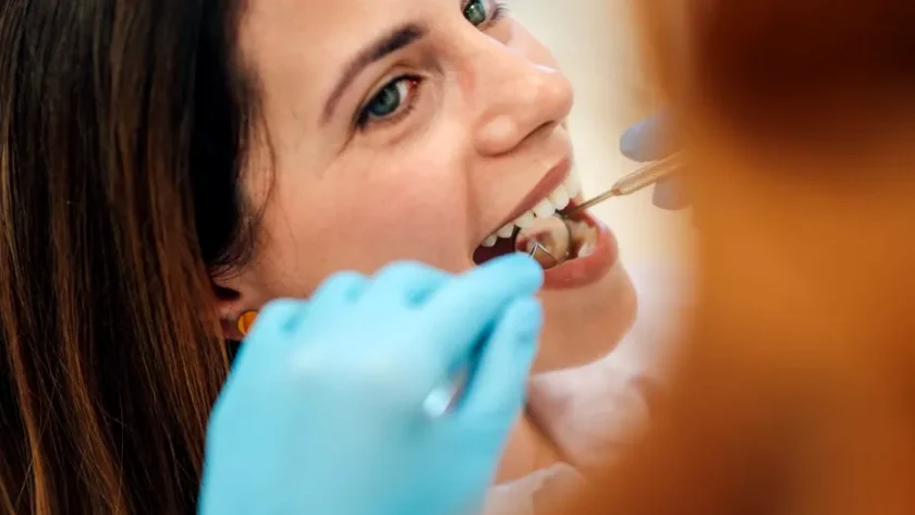 Zâmbetul perfect vs. sănătatea dentară: ce își doresc acum pacienții români