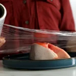 Alimente pe care nu ar trebui să le acoperi cu folie alimentară: pot afecta hormonii și fertilitatea