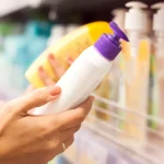 Cum alegi corect crema cu SPF. Ce înseamnă, de fapt, numărul de pe ambalaj și de ce SPF 50 nu oferă protecție totală