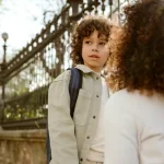 Gesturile pe care copiii le observă la părinți fără să spună nimic. Psihologii explică de ce dau tonul dezvoltării lor