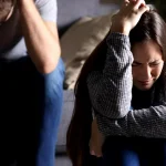 Femeile și bărbații își ascund diferit infidelitatea? Ce a observat un detectiv după peste 30 de ani de investigații