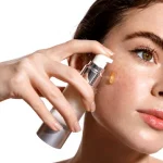 Este suficient SPF-ul din fondul de ten? Dermatologii explică de ce machiajul nu poate înlocui crema cu protecție solară