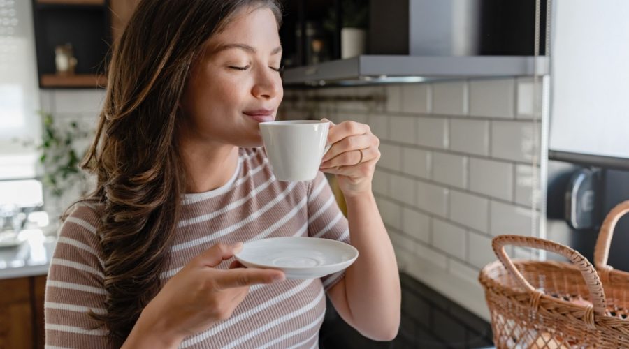 Vrei să reduci cafeaua? Băuturile pe care le poți alege dimineața pentru un plus de energie
