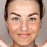 De ce apar petele pigmentare chiar dacă folosești zilnic SPF. Greșelile care pot reduce protecția pielii